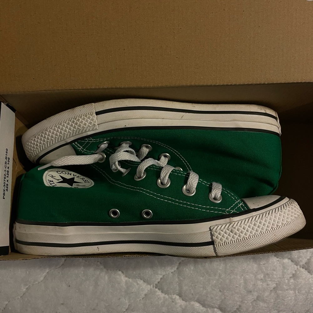 Green converse | size 7